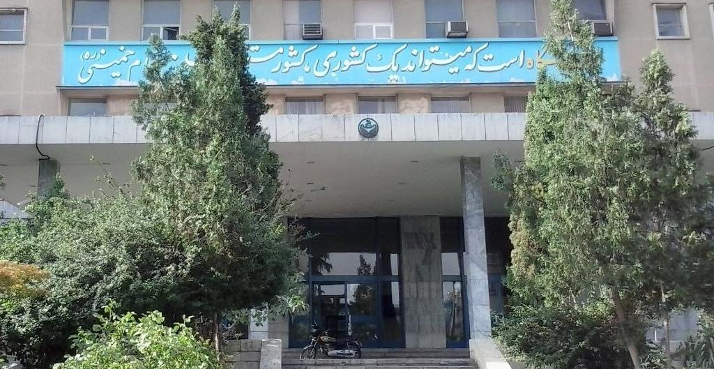 بازدید معاون اداری و مالی دانشگاه از دانشکده دامپزشکی و بیمارستان دام‌های کوچک